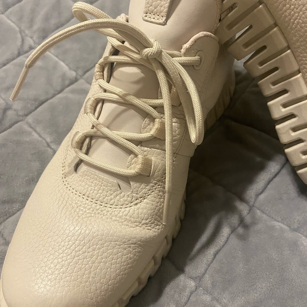 Ecco Size 40 9 9 1/2 Gore-Tex Beige and Gray Sneakers - Picture 2 of 13